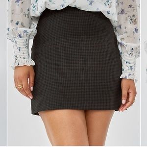 Wilfred (Aritzia) classic mini skirt, dark green, size 2 (XS)